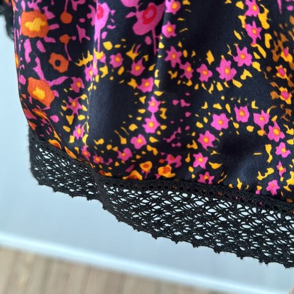 Free People Silk / Lace Boho MIDI Skirt Pleats Size 8 Color is Black / Hot Pink - Picture 8 of 10